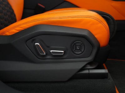 2022 Lamborghini Urus Base