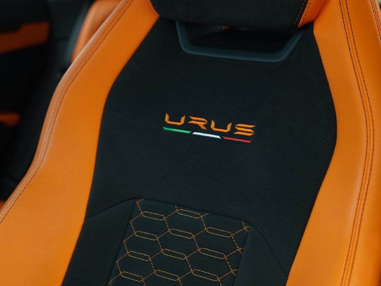 2022 Lamborghini Urus Base