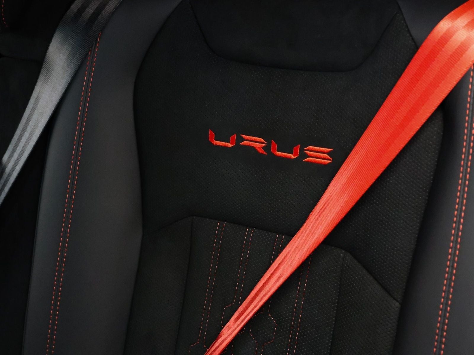 2024 Lamborghini Urus Performante