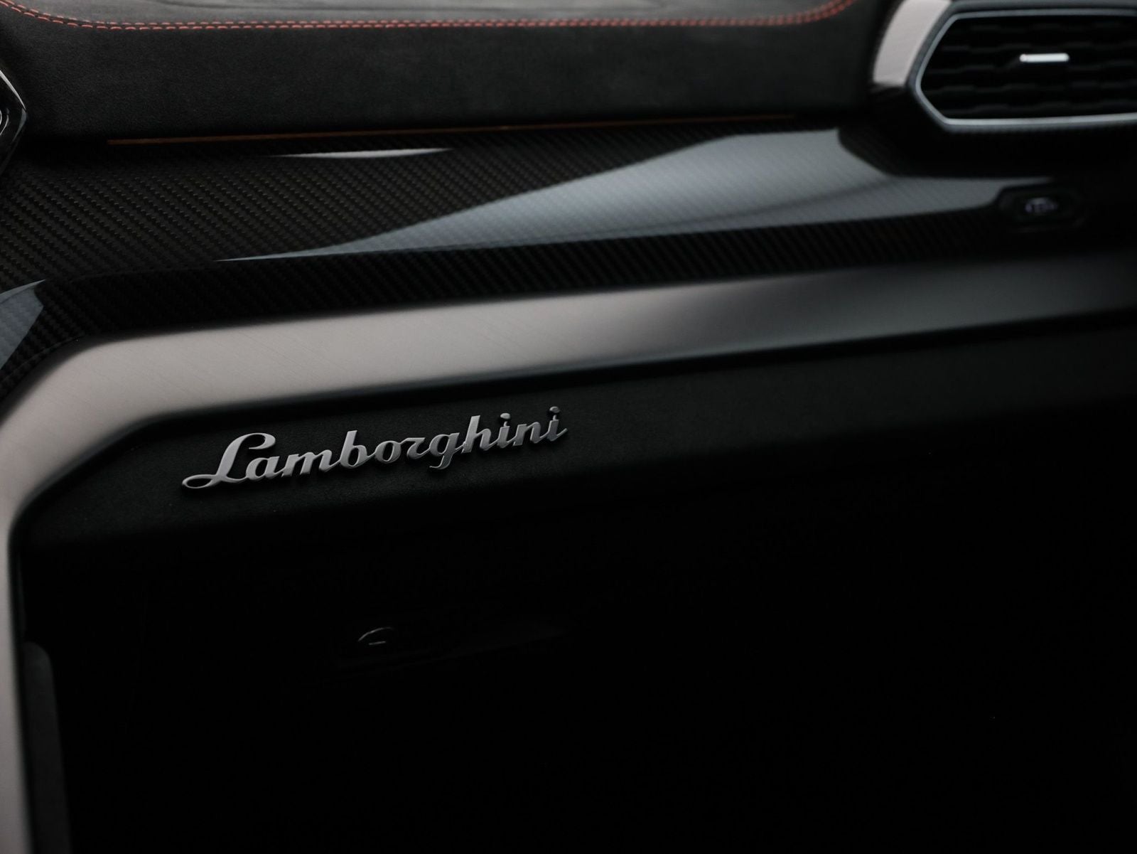 2024 Lamborghini Urus Performante