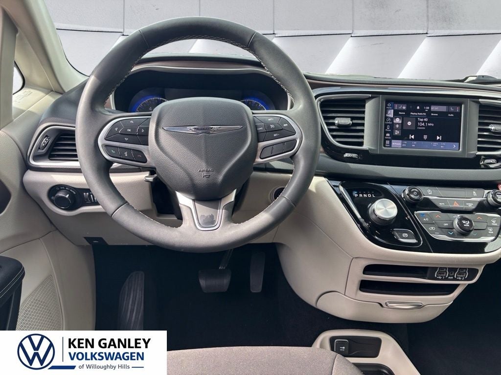 2022 Chrysler Voyager LX