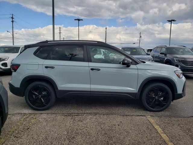 2026 Volkswagen Taos 1.5T SE Black