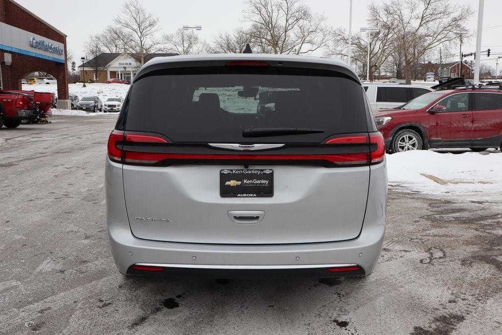2026 Chrysler Pacifica Select