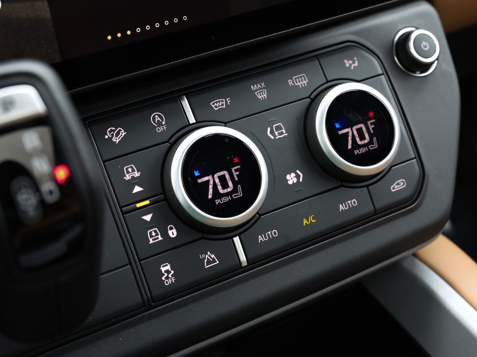 2026 Land Rover Defender 110 V8