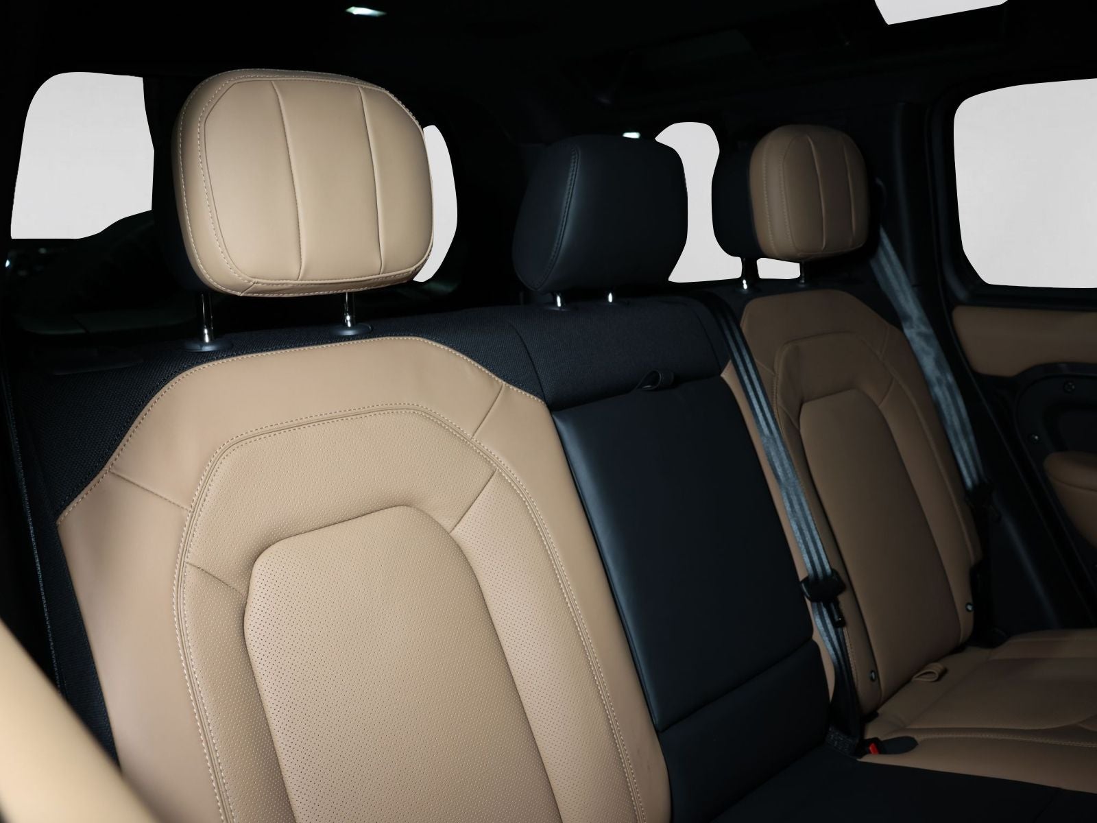 2026 Land Rover Defender 110 V8