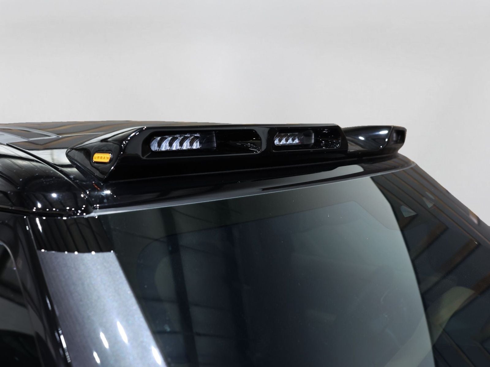 2026 Land Rover Defender 110 V8