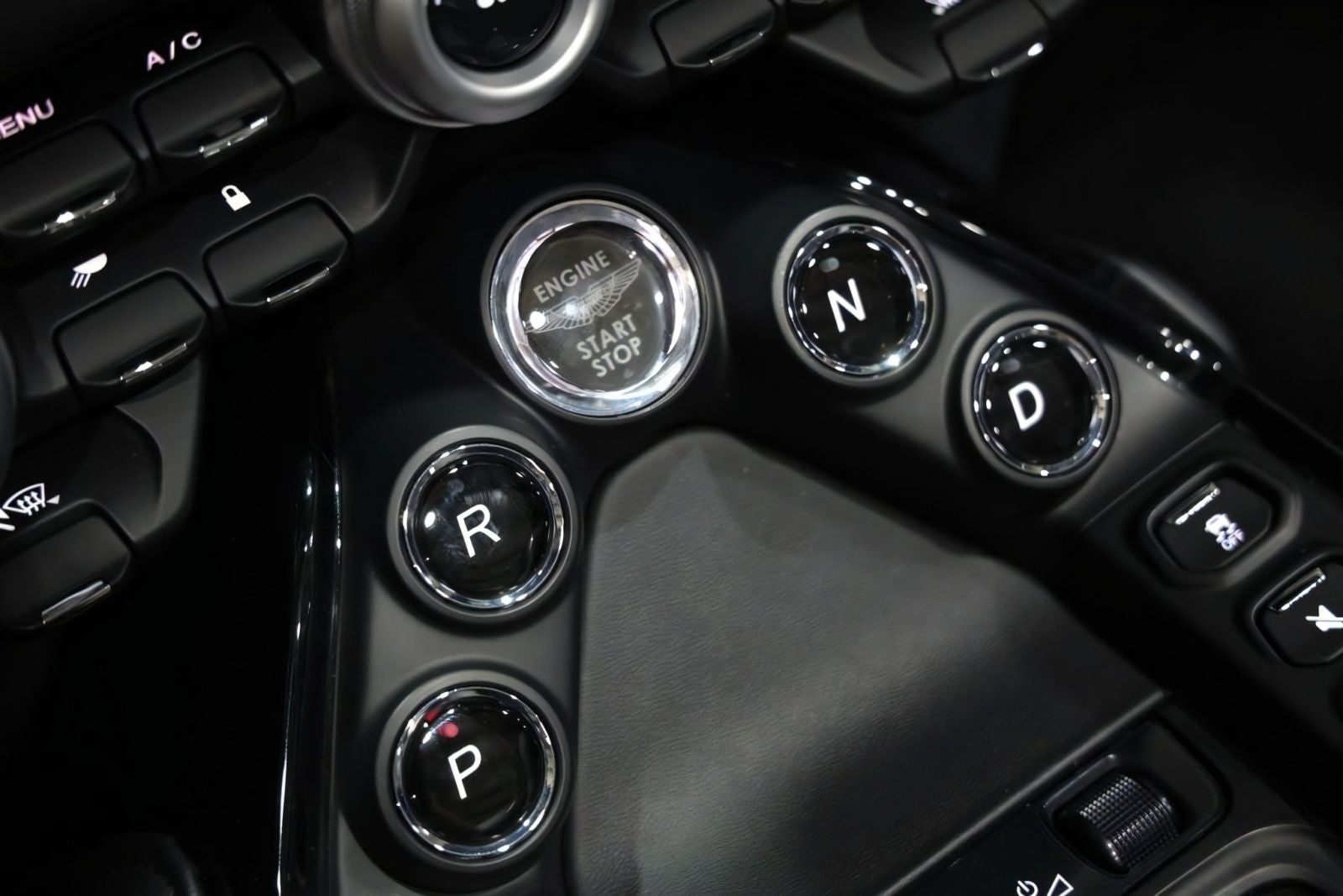 2022 Aston Martin Vantage Base