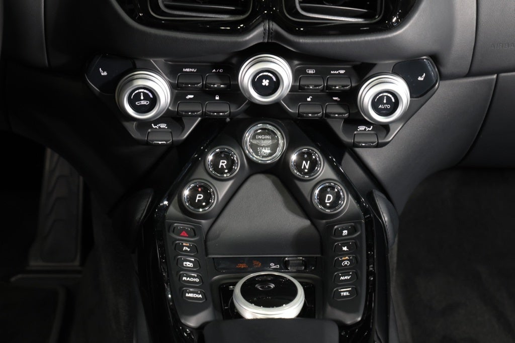 2022 Aston Martin Vantage Base