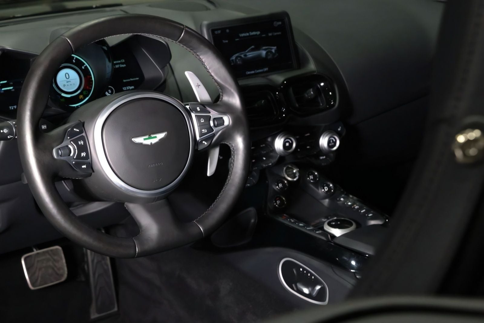 2022 Aston Martin Vantage Base