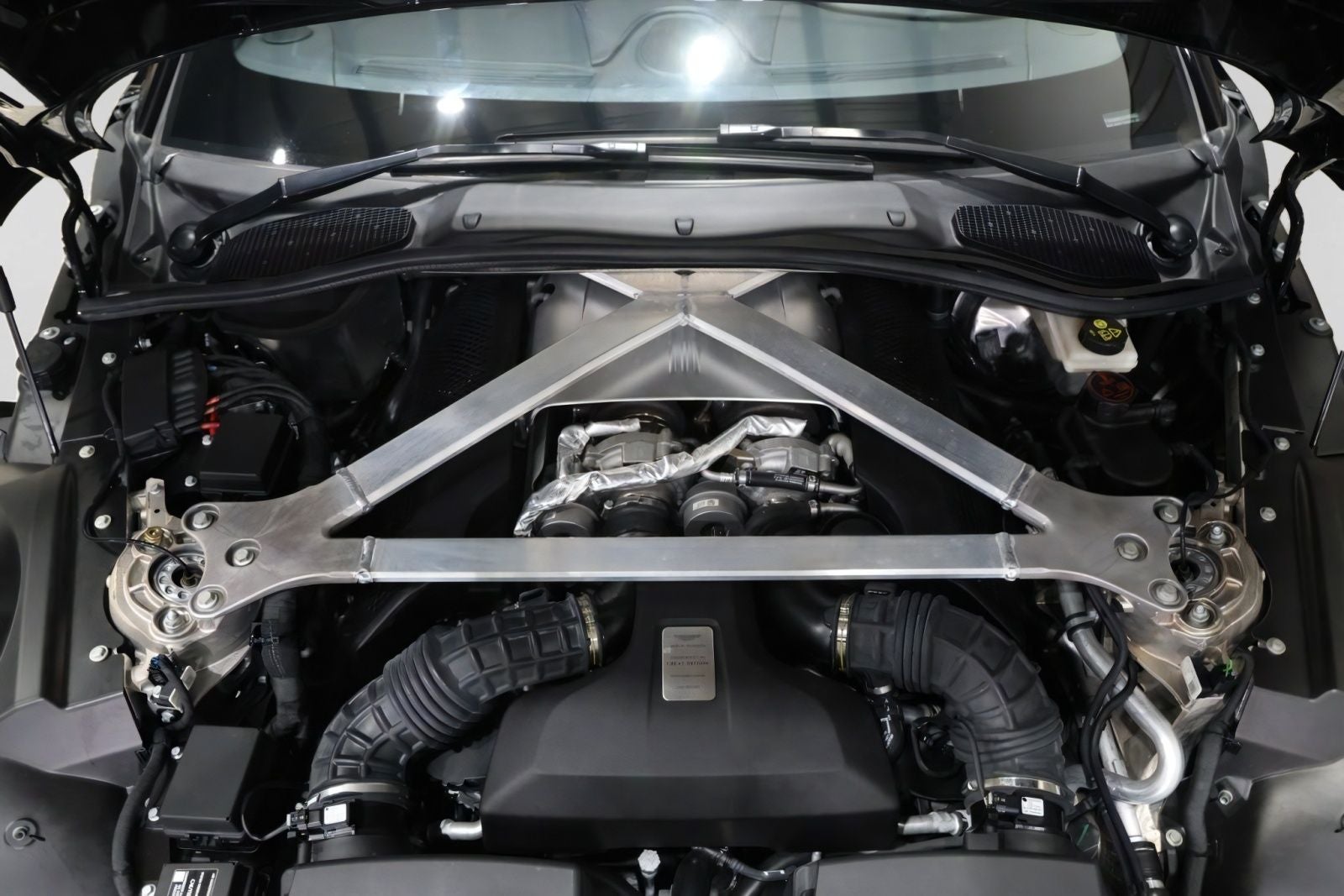 2022 Aston Martin Vantage Base