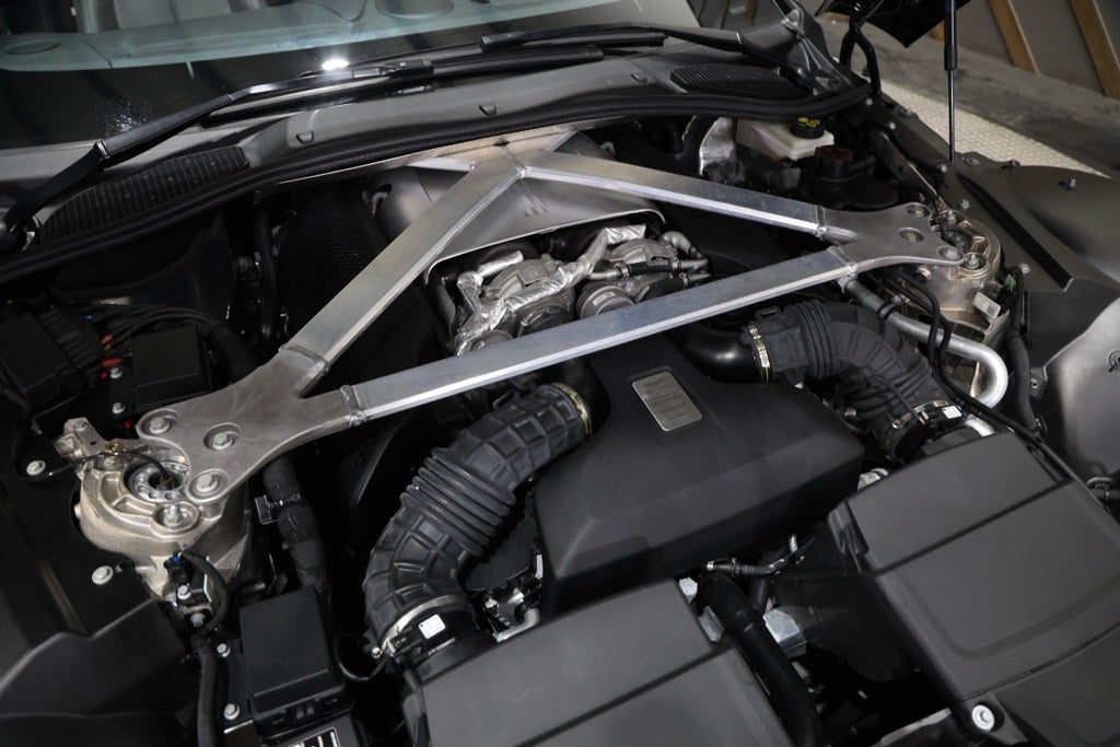 2022 Aston Martin Vantage Base