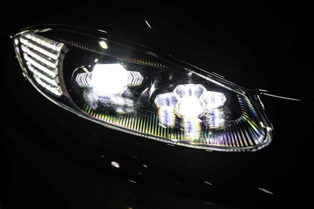 2022 Aston Martin Vantage Base