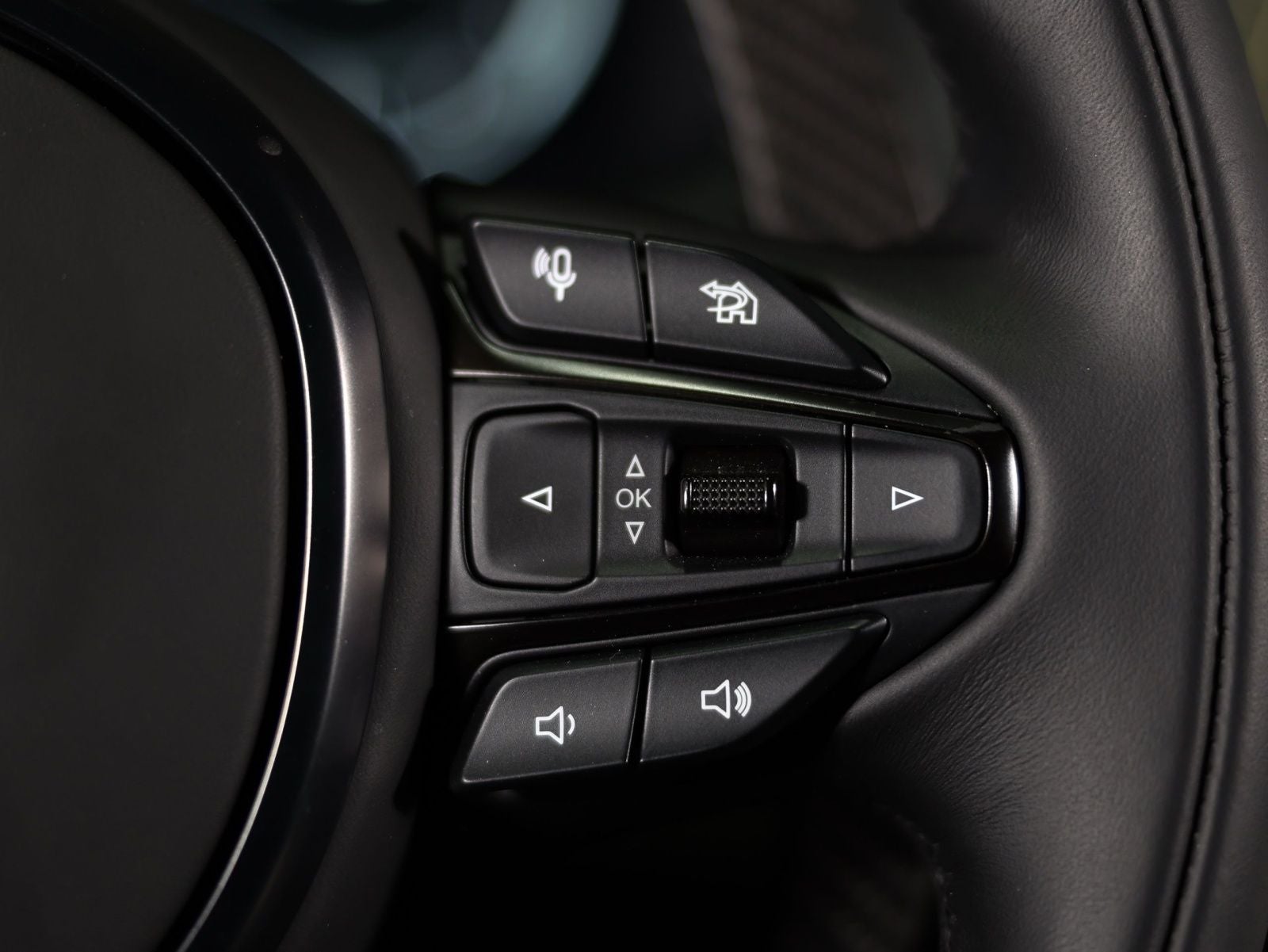 2024 Aston Martin DBX 707