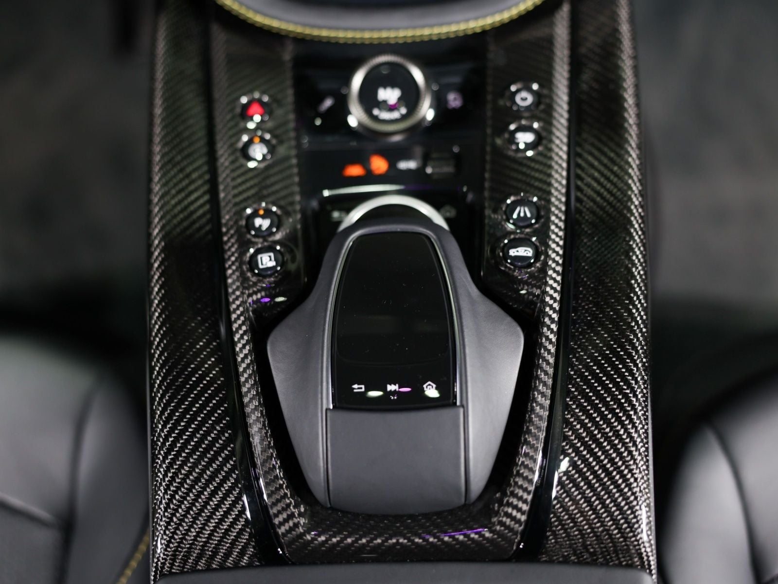 2024 Aston Martin DBX 707