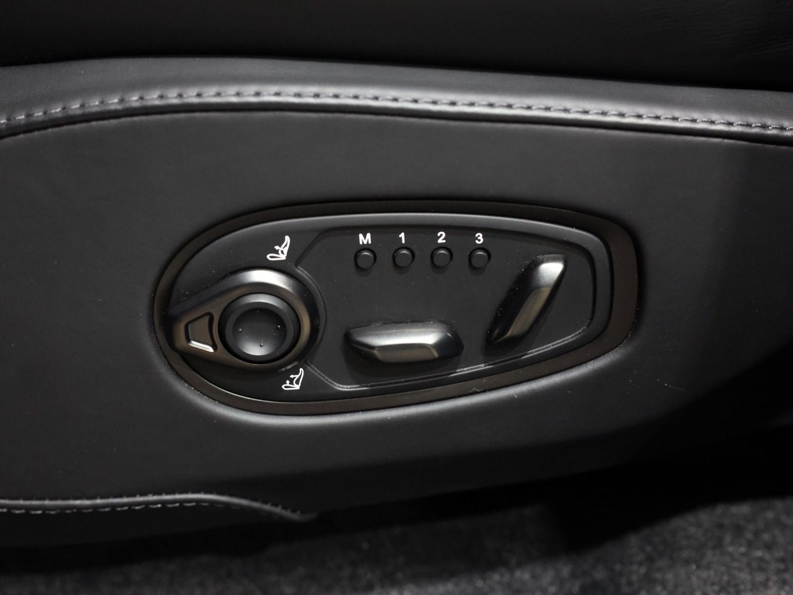 2024 Aston Martin DBX 707