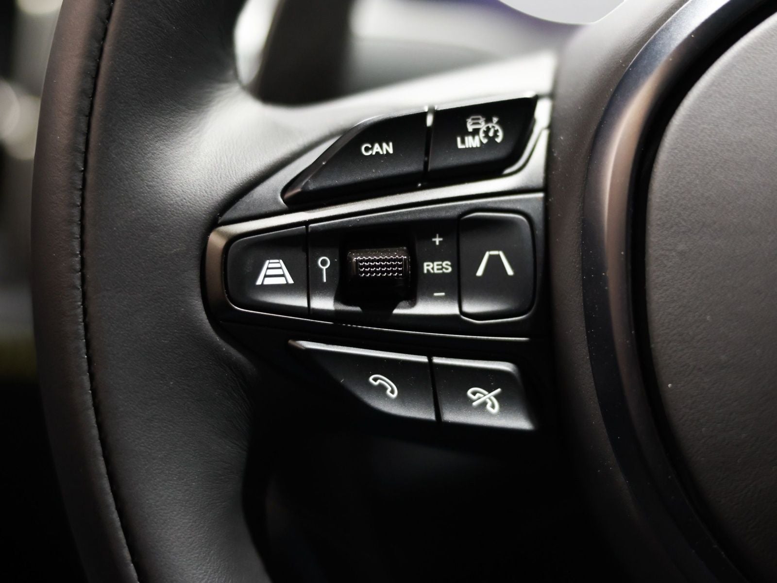 2024 Aston Martin DBX 707