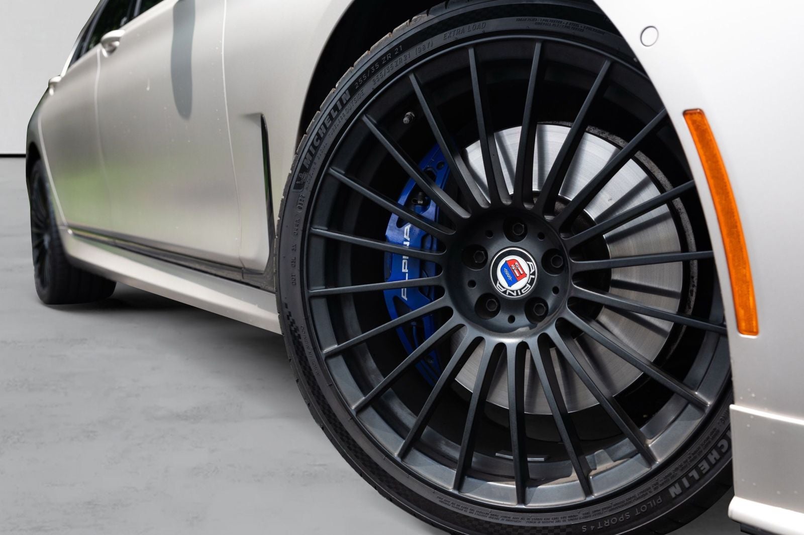 2022 BMW 7 Series ALPINA B7 xDrive