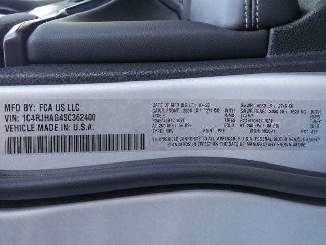2025 Jeep Grand Cherokee Laredo