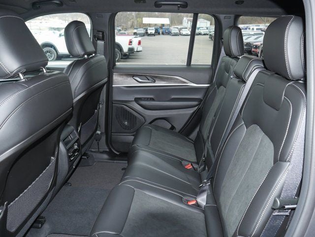 2026 Jeep Grand Cherokee Laredo Altitude