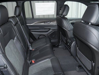 2026 Jeep Grand Cherokee Laredo Altitude