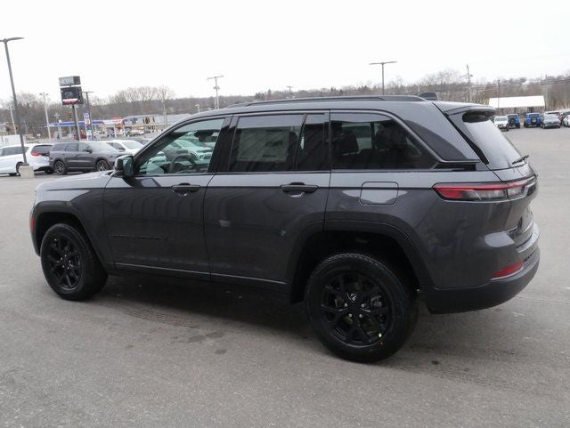 2026 Jeep Grand Cherokee Laredo Altitude