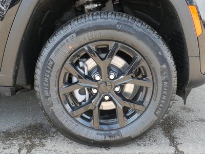 2026 Jeep Grand Cherokee Laredo Altitude