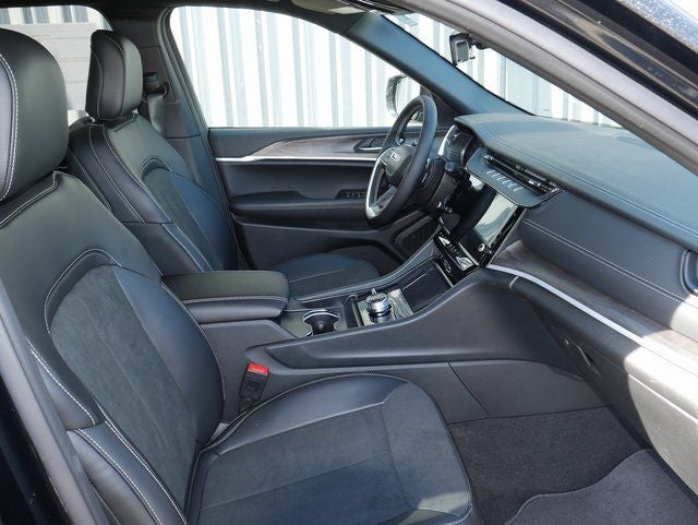 2026 Jeep Grand Cherokee Laredo Altitude