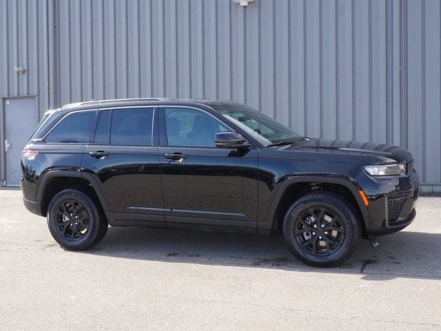 2026 Jeep Grand Cherokee Laredo Altitude