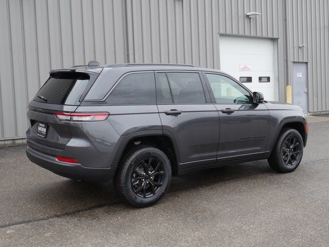 2026 Jeep Grand Cherokee Laredo Altitude
