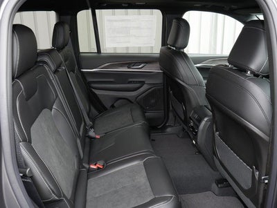 2026 Jeep Grand Cherokee Laredo Altitude