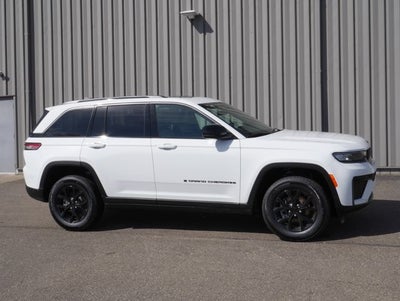 2026 Jeep Grand Cherokee Laredo Altitude