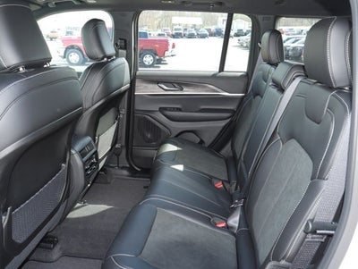 2026 Jeep Grand Cherokee Laredo Altitude