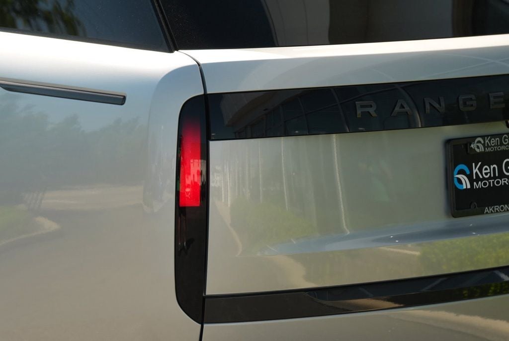 2025 Land Rover Range Rover SE