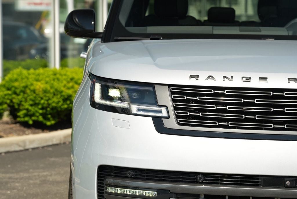 2025 Land Rover Range Rover SE