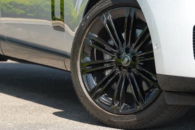 2025 Land Rover Range Rover SE