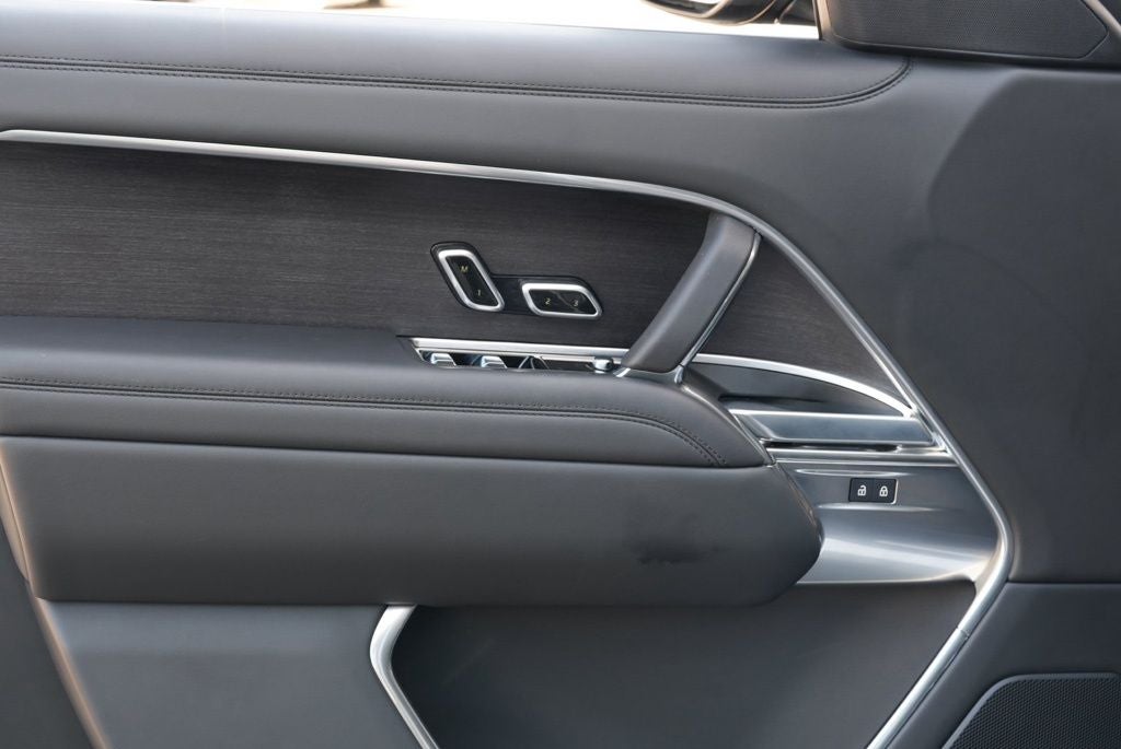 2025 Land Rover Range Rover SE