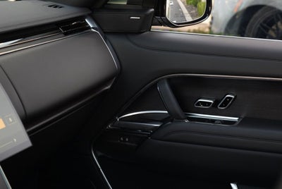 2025 Land Rover Range Rover SE