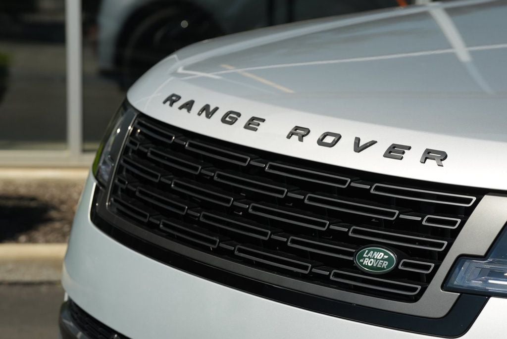 2025 Land Rover Range Rover SE