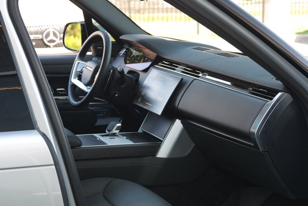 2025 Land Rover Range Rover SE