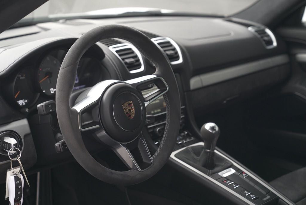 2016 Porsche Cayman GT4