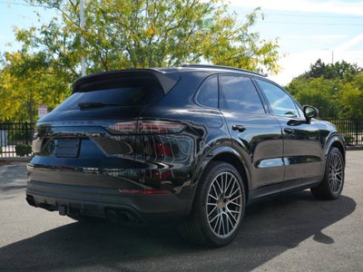 2022 Porsche Cayenne Platinum Edition