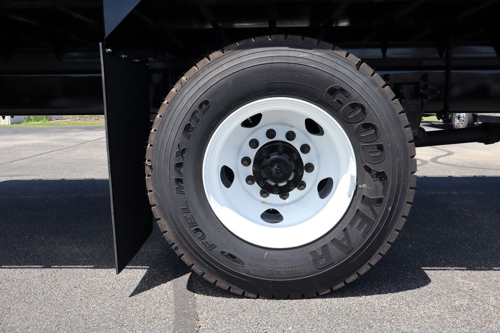 2026 Ford F-750SD DRW w/26' Cross Platform Body