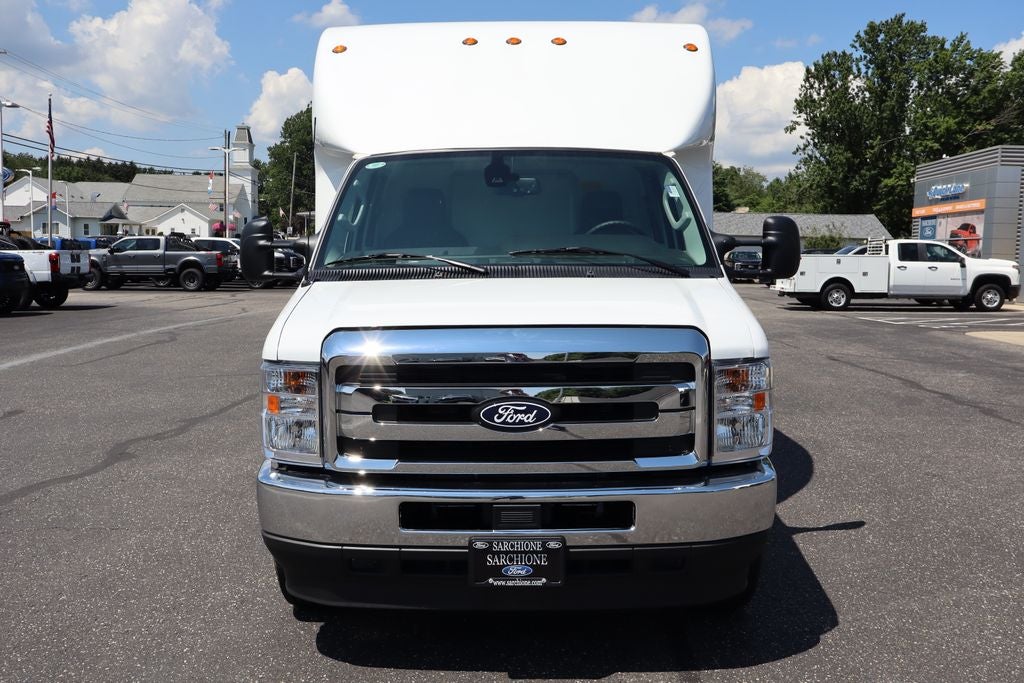 2027 Ford E-450SD Cutaway DRW w/16.5' Unicell Aerocell Body
