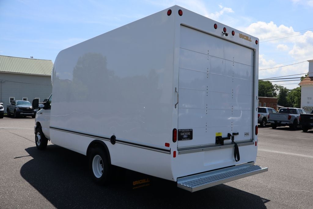 2027 Ford E-450SD Cutaway DRW w/16.5' Unicell Aerocell Body