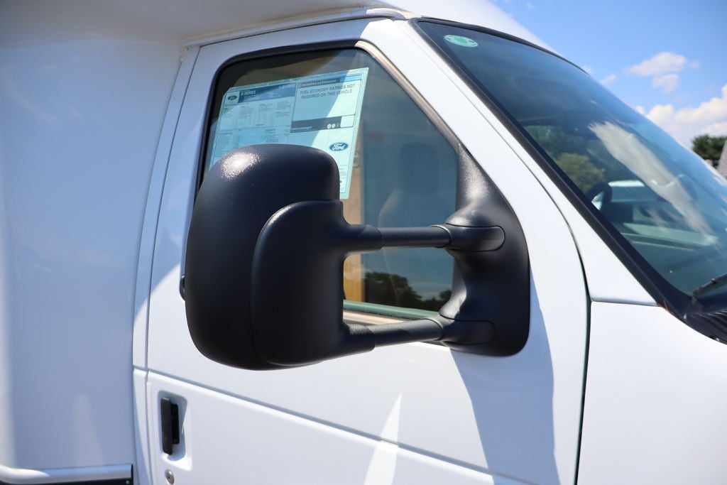 2027 Ford E-450SD Cutaway DRW w/16.5' Unicell Aerocell Body