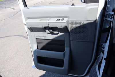 2027 Ford E-450SD Cutaway DRW w/16.5' Unicell Aerocell Body