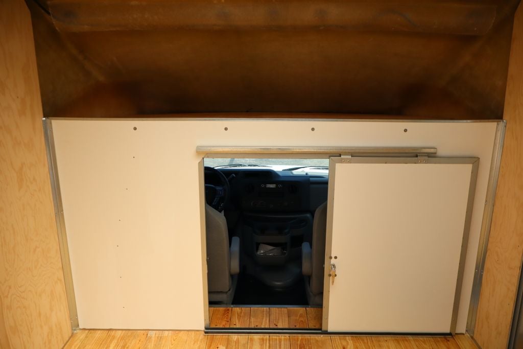 2027 Ford E-450SD Cutaway DRW w/16.5' Unicell Aerocell Body