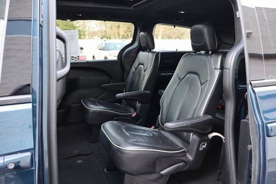 2025 Chrysler Pacifica Limited S