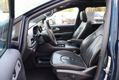 2025 Chrysler Pacifica Limited S