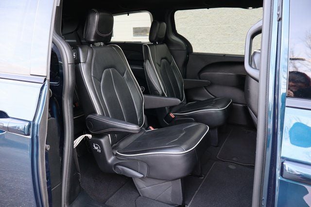 2025 Chrysler Pacifica Limited S